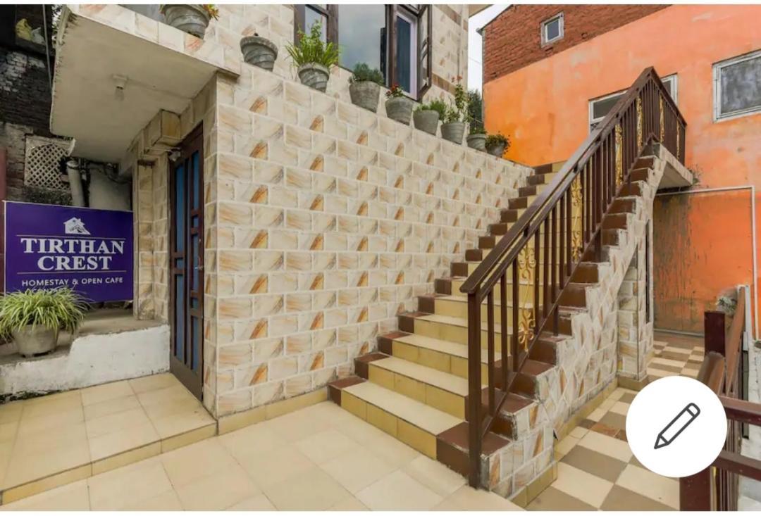 Tirthan Crest Homestay Banjar Bagian luar foto